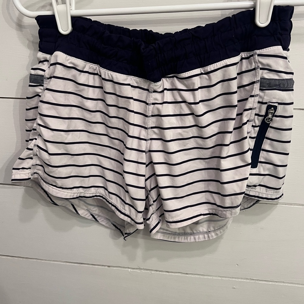 Lululemon shorts size 6